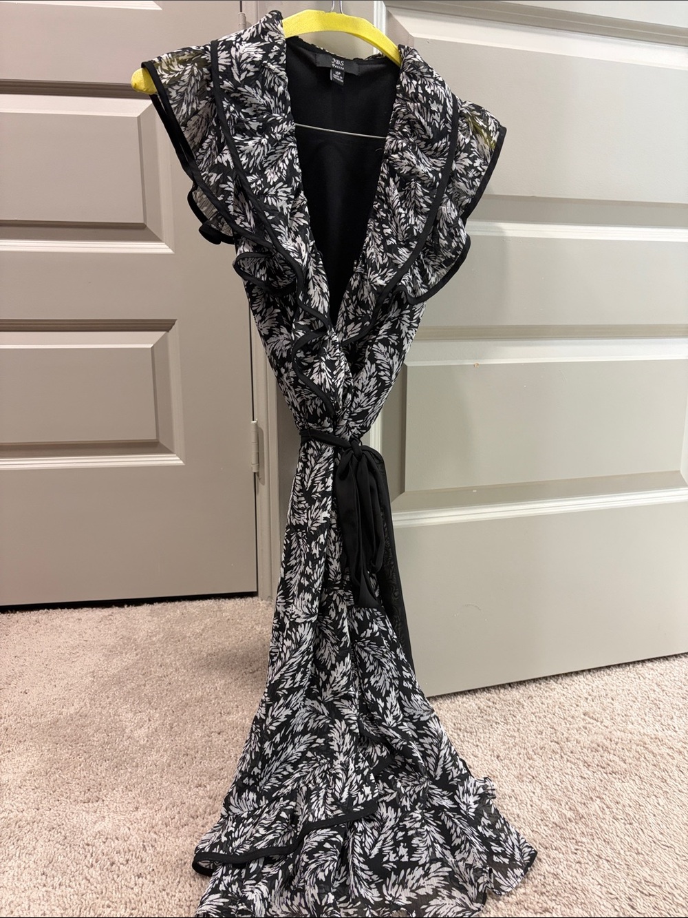 Women’s Black & White Leaf-Print Ruffle Wrap Dress